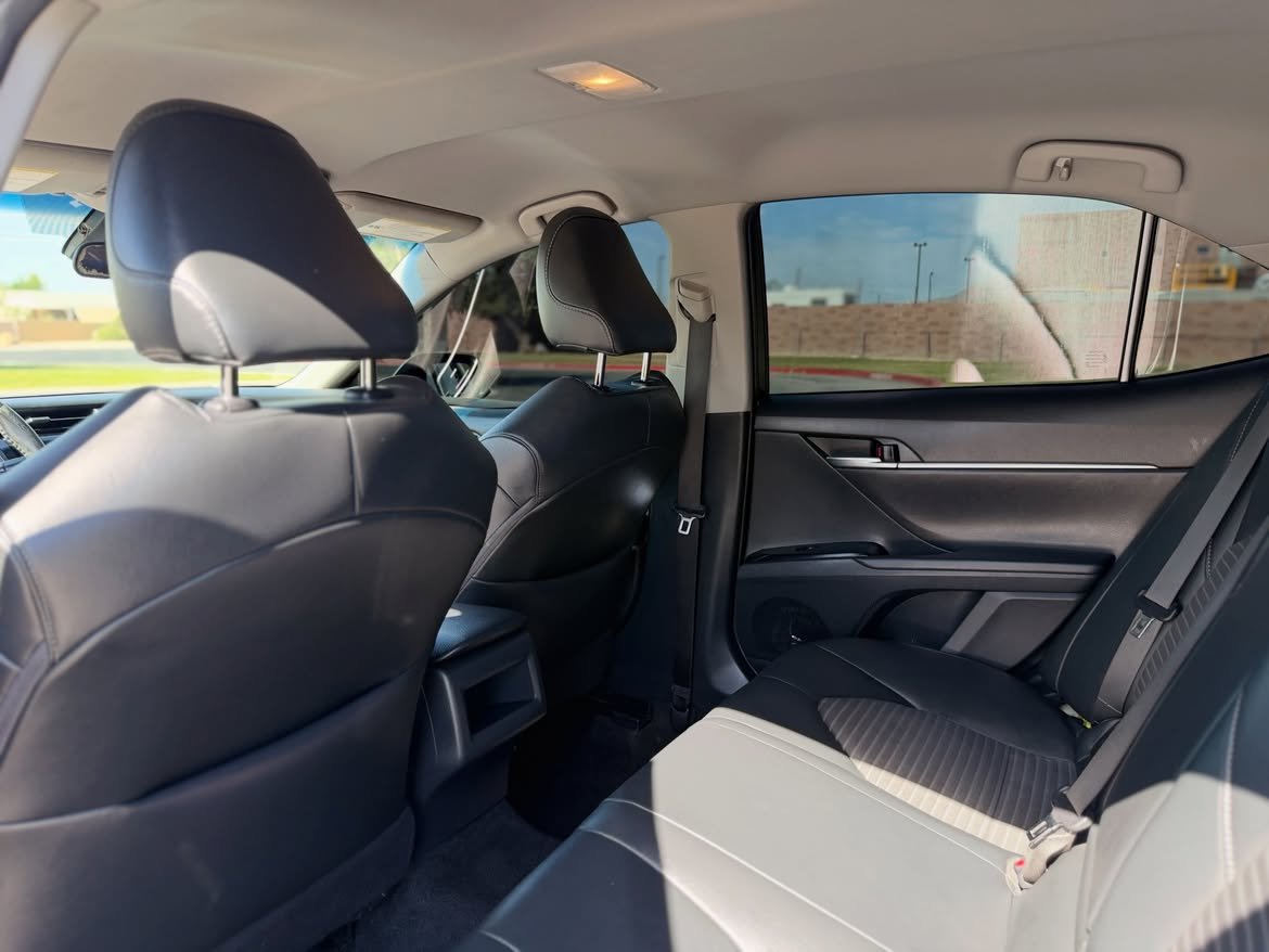 2018 Toyota Camry SE Sedan - Sporty & Reliable - Image 12